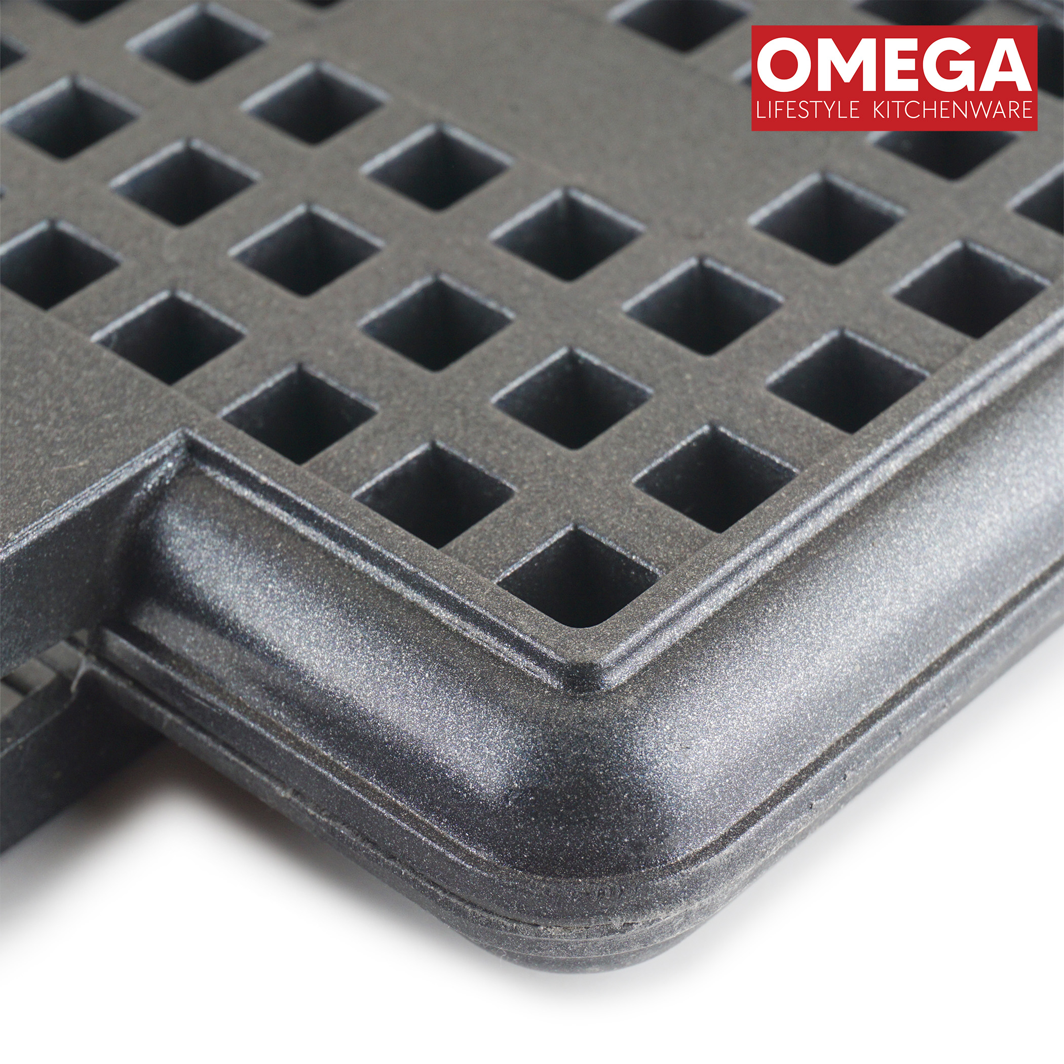 OMEGA Aluminium Non-Stick Waffle Maker in Black