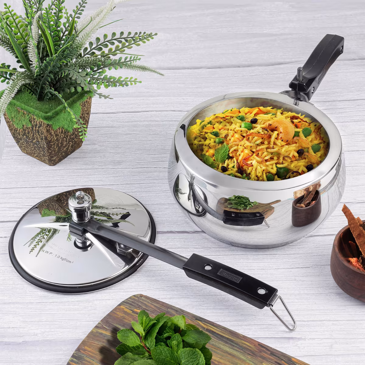 VINOD Europa 18/8 Stainless Steel Inner Lid Pressure Cooker - 3L in Silver