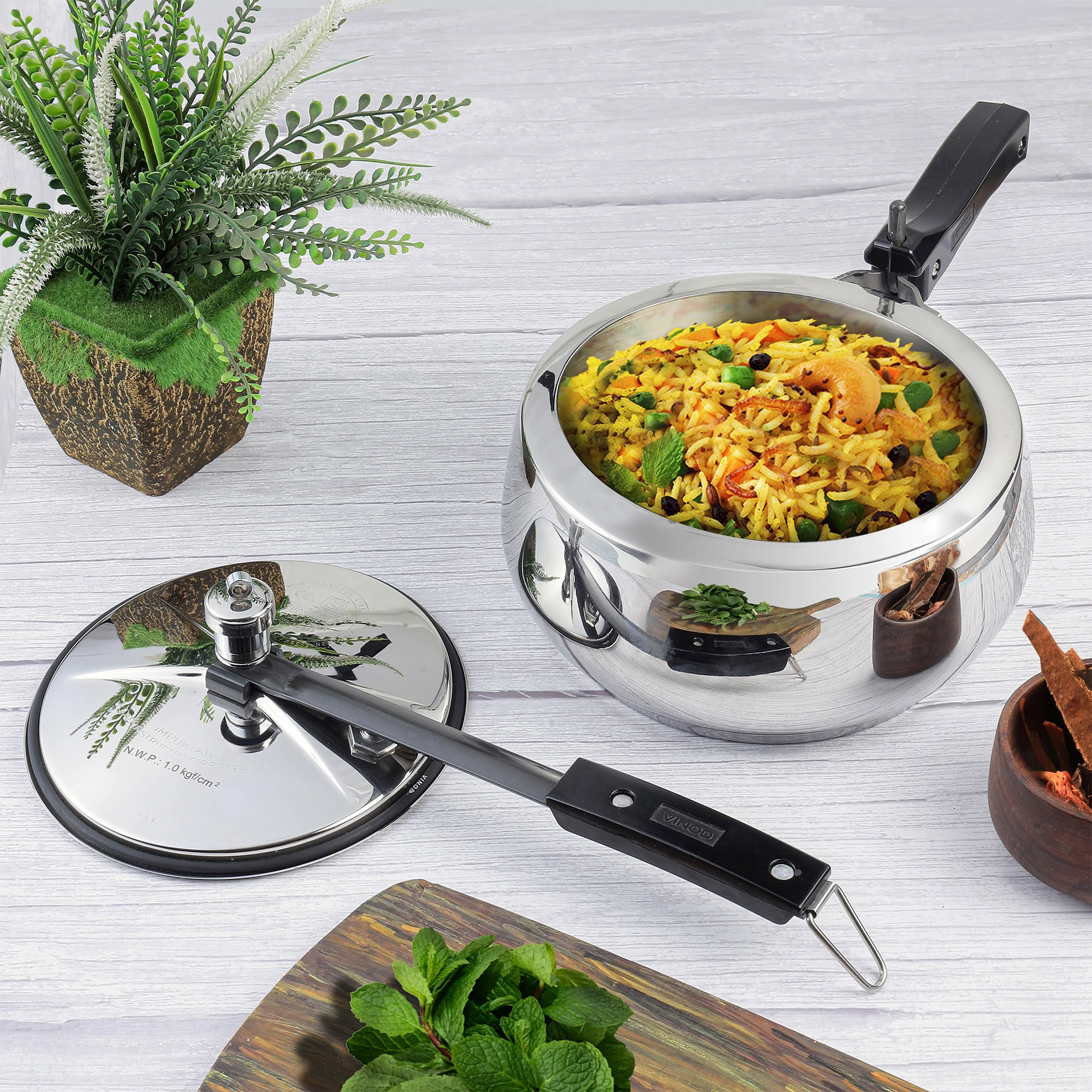 VINOD Europa 18/8 Stainless Steel Inner Lid Pressure Cooker - 3L in Silver