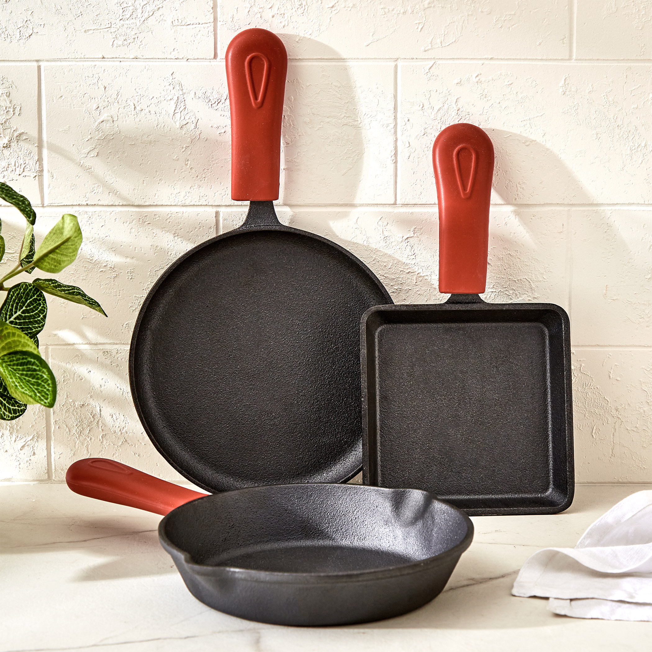 Terra Tales Sally Cast Iron Mini Fry Pan - 17.5cm in Black