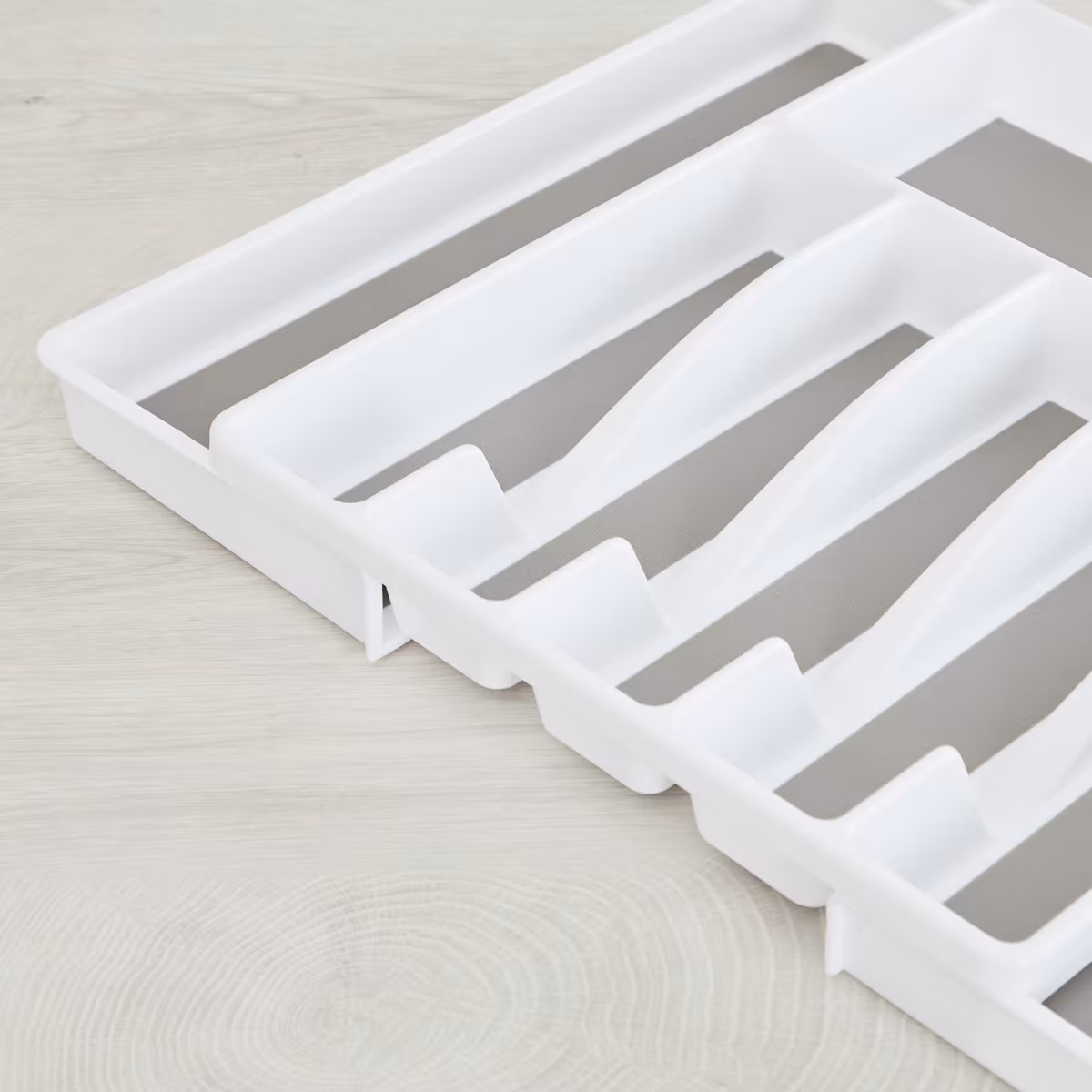 Orion Extendable Cutlery Tray in Multicolour