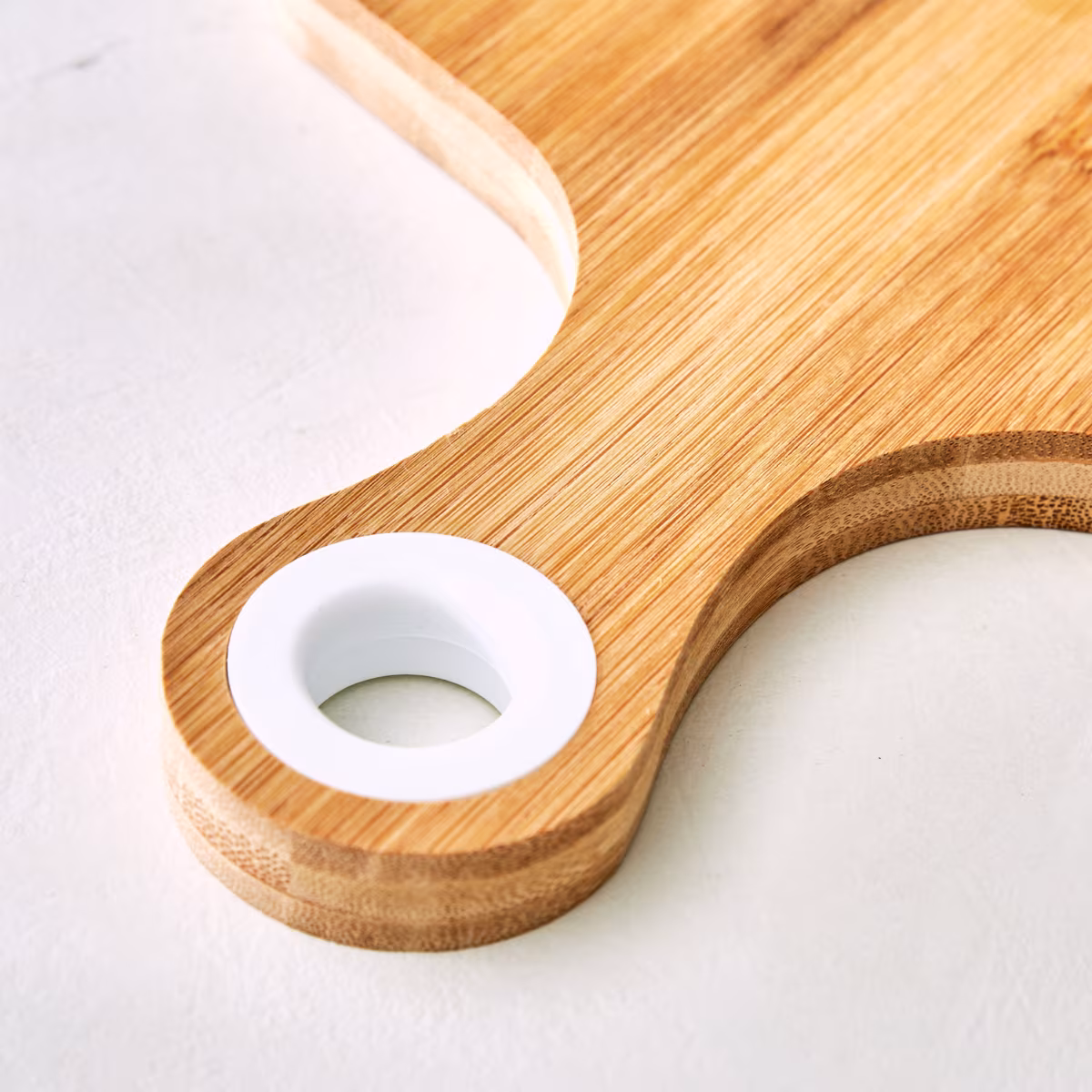 Chef Cubis Edulis Bamboo Chopping Board with Handle in Brown