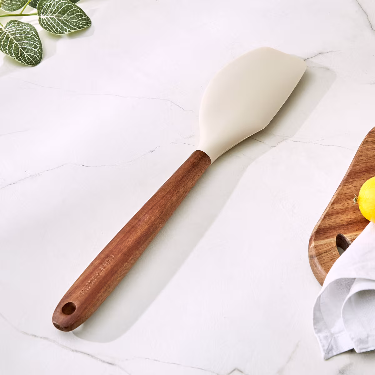 Chefs Pride Zeta Silicone Spatula with Acacia Wood Handle in Cream