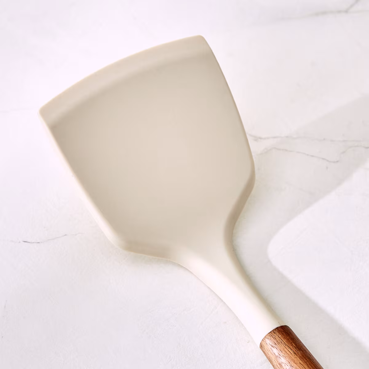 Chefs Pride Zeta Silicone Turner with Acacia Wood Handle in Cream